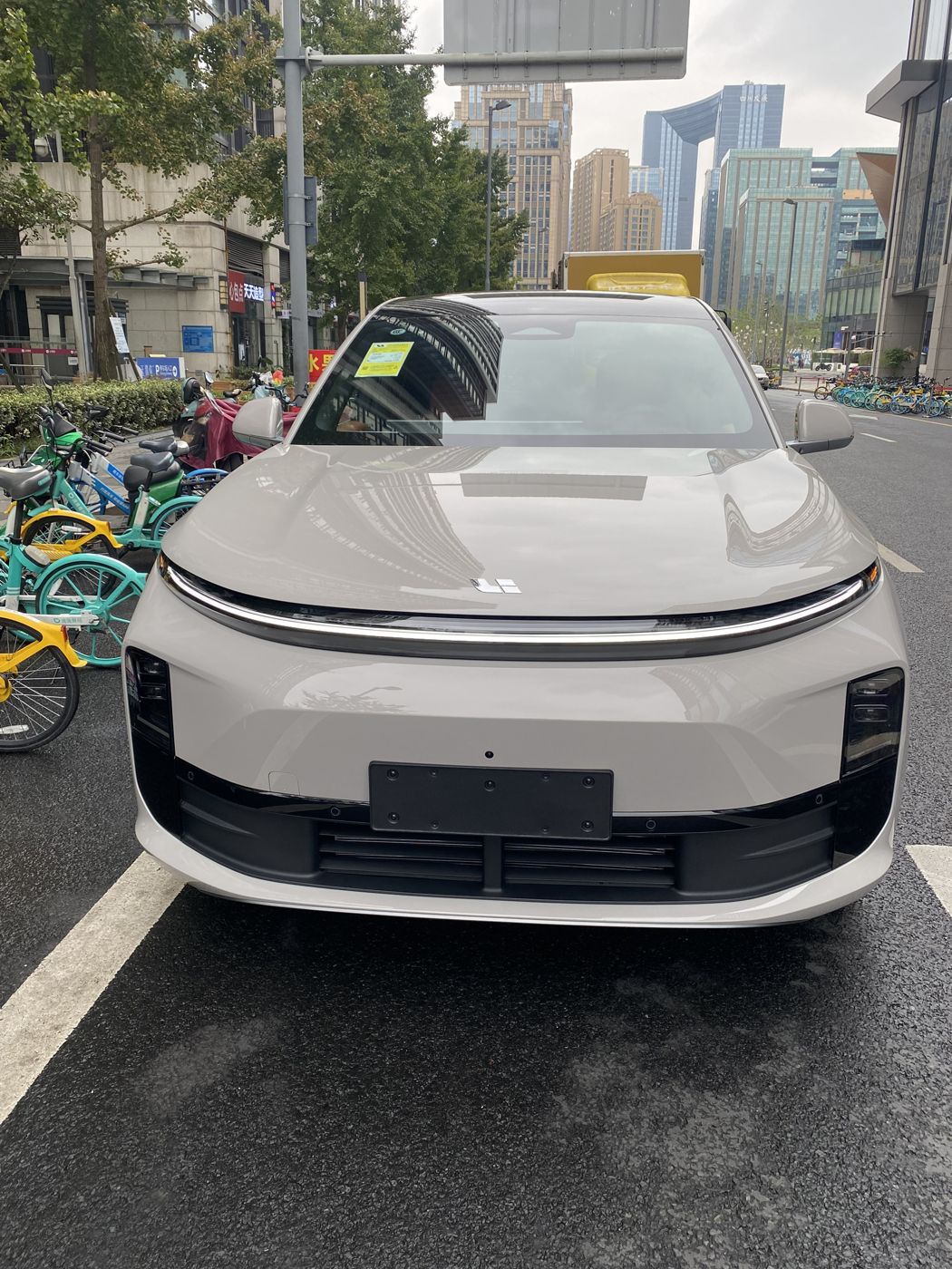 创富国际 MEGA 高压纯电 MPV